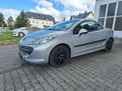 Gebraucht Peugeot 207 CC Filou 120 PS (88 kW) 2007 Aluminiumgrau/metallic Cabrio