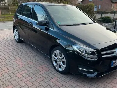Gebraucht Mercedes B180 Urban 122 PS (89 kW) 2015 Schwarz Van / Kleinbus