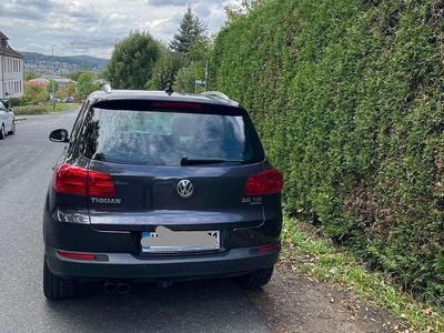 Grau Gebraucht 2015 VW Tiguan LOUNGE SUV | 12.400 € (Fairer Preis)