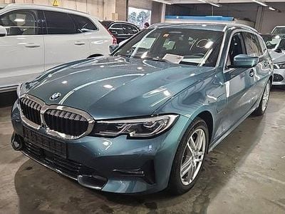 Blau Gebraucht 2020 BMW 330e Sport Line Kombi | 27.689 € (Fairer Preis)