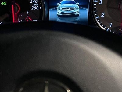 Gebraucht Mercedes CLA200 Shooting Brake 156 PS (114 kW) 2015 Weiß Kombi