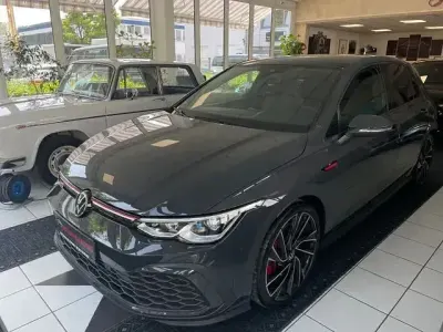 Gebraucht VW Golf VIII GTI 245 PS (180 kW) 2024 Uranograu Limousine