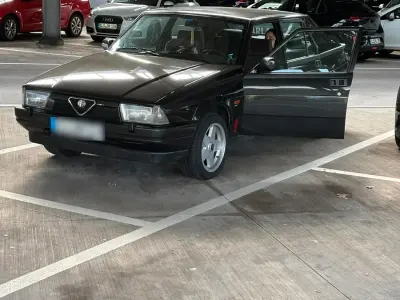 Gebraucht Alfa Romeo 75 120 PS (88 kW) 1992 Schwarz Limousine