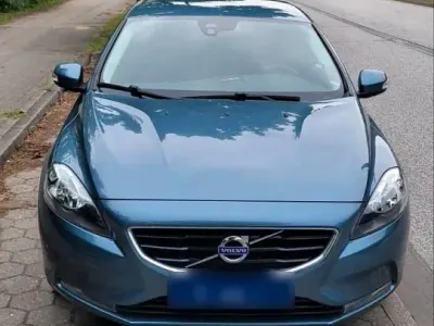 Gebraucht Volvo V40 120 PS (88 kW) 2014 Blau Kleinwagen