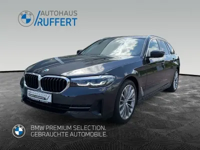 Gebraucht BMW 520 190 PS (139 kW) 2023 Sophistograu brillanteffekt Kombi