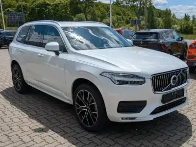 Używany Volvo XC90 Momentum 250 KM (183 kW) 2020 Biały SUV