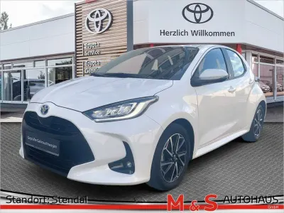 Gebraucht Toyota Yaris Hybrid Team 116 PS (85 kW) 2022 Schneeweiß Limousine
