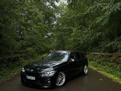 Schwarz Gebraucht 2012 BMW 330 Kombi | 13.300 €