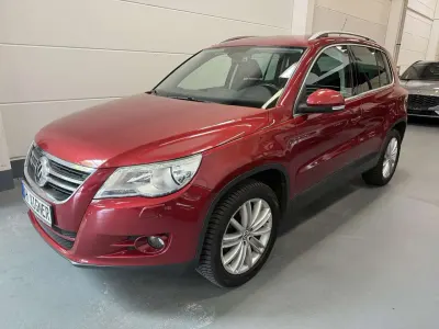 Gebraucht VW Tiguan 140 PS (102 kW) 2010 Wild cherry red metallic SUV