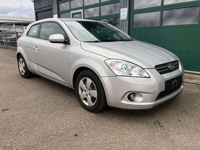 Gebraucht Kia Ceed Vision 126 PS (92 kW) 2010 Silber Kleinwagen