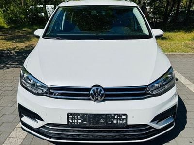 Begagnad VW Touran Highline 150 HK (110 kW) 2017 Vit Minibuss