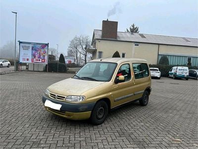 Gelb Gebraucht 2000 Citroën Berlingo Van / Kleinbus | 1.199 € (Etwas zu teuer)