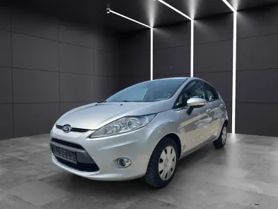 Gebraucht Ford Fiesta Titanium 82 PS (60 kW) 2011 Silber Limousine