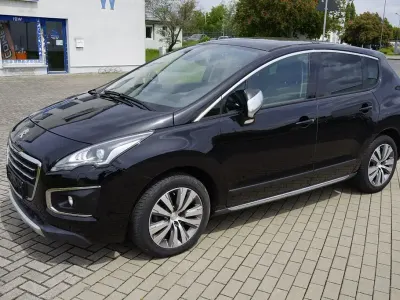 Używany Peugeot 3008 Allure 120 KM (88 kW) 2016 Czarny Sedan/Limuzyna