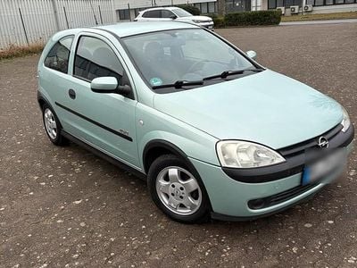 Grün Gebraucht 2001 Opel Corsa Kombi | 2.500 € (Fairer Preis)