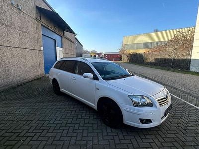 Weiß Gebraucht 2008 Toyota Avensis Kombi | 1.900 € (Guter Preis)