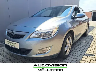 Gebraucht Opel Astra 140 PS (102 kW) 2011 Silber Limousine