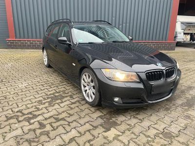 Schwarz Gebraucht 2009 BMW 320 Kombi | 4.950 € (Guter Preis)