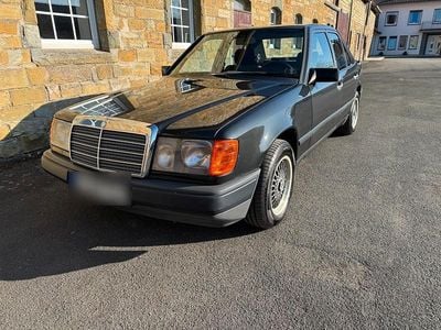 Usata Mercedes E300 188 CV (138 kW) 1987 Nero Berlina