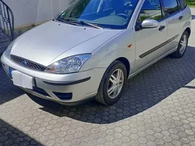 Second-hand Ford Focus 101 CP (74 kW) 2003 Argintiu Berlinǎ