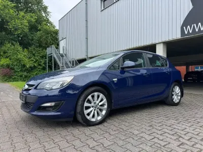 Gebraucht Opel Astra 110 PS (80 kW) 2012 Blau Limousine