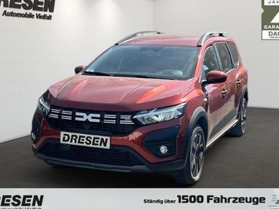 Neu Dacia Jogger Expression 110 PS (80 kW) 2025 Grün Van / Kleinbus