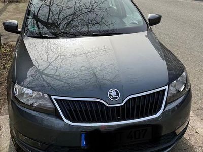 Gebraucht Skoda Rapid Active 95 PS (69 kW) 2018 Grau Kleinwagen