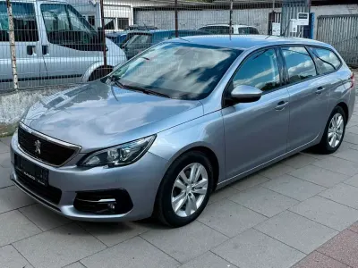 Gebraucht Peugeot 308 SW Active 131 PS (96 kW) 2020 Lack grau artense/metalliclac Kombi
