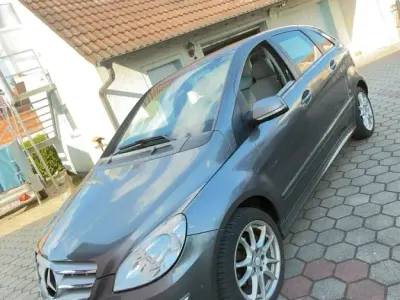 Używany Mercedes B200 140 KM (102 kW) 2010 Szary Minivan
