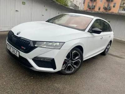 Używany Skoda Octavia RS 200 KM (147 kW) 2023 Biały Kombi