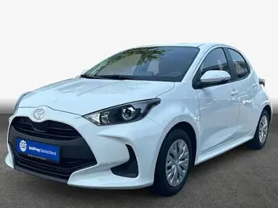 Gebraucht Toyota Yaris Hybrid Business Edition 116 PS (85 kW) 2024 Weiß Limousine