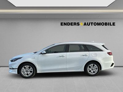 Neu Kia Ceed Sportswagon 140 PS (102 kW) 2025 Weiss Kombi