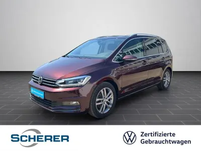Gebraucht VW Touran Highline 150 PS (110 kW) 2019 Crimson red metallic (metallic) Van / Kleinbus