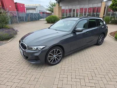 Gebraucht BMW 320 140 PS (102 kW) 2024 Grau Kombi