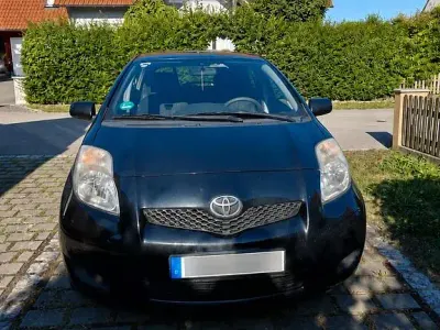 Gebraucht Toyota Yaris 69 PS (50 kW) 2010 Schwarz Kleinwagen