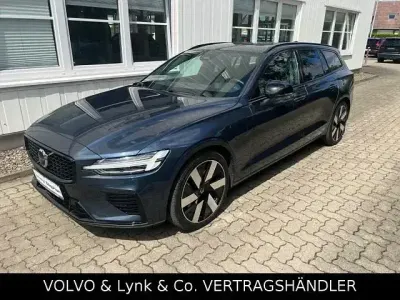 Gebraucht Volvo V60 Plus 455 PS (334 kW) 2024 Blau Kombi