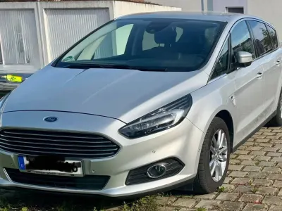 Gebraucht Ford S-MAX Titanium 190 PS (139 kW) 2019 Silber Van / Kleinbus