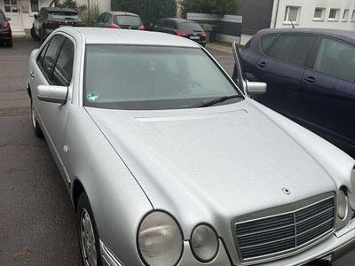 Mercedes E200