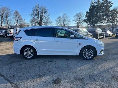 Weiß Gebraucht 2020 Ford S-MAX Titanium Van / Kleinbus | 15.900 € (Teuer)