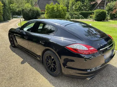 Usata Porsche Panamera 250 CV (183 kW) 2012 Nero Utilitaria