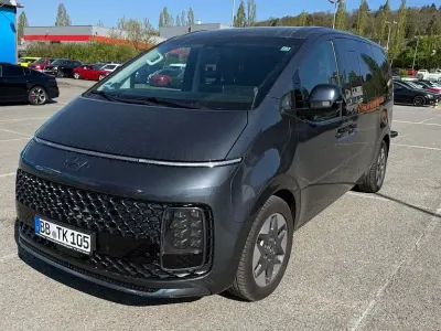 Gebraucht Hyundai Staria Signature 177 PS (130 kW) 2021 Grau Van / Kleinbus