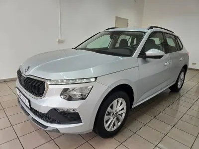 Usado Skoda Kamiq Selection 95 CV (69 kW) 2025 Plateado SUV