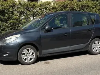 Gebraucht Renault Scénic III Authentique 110 PS (80 kW) 2011 Schwarz Van / Kleinbus