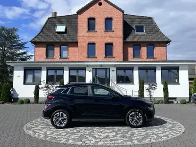 Gebraucht Hyundai Kona Trend 100 kW (136 PS) 2022 Schwarz SUV