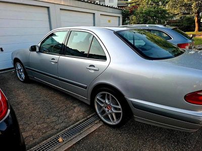 Mercedes E200