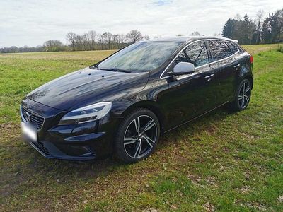 Second-hand Volvo V40 R-Design Momentum 152 CP (111 kW) 2017 Negru Berlinǎ