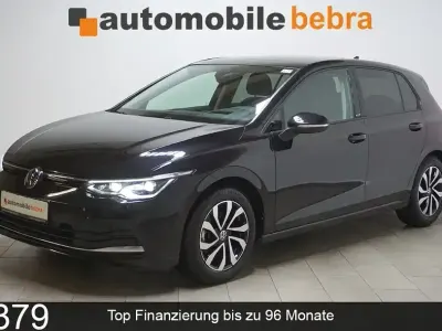 Używany VW Golf VIII Active 150 KM (110 kW) 2022 Czarny Sedan/Limuzyna