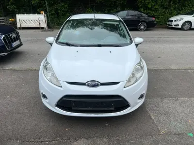 Gebraucht Ford Fiesta Ambiente 82 PS (60 kW) 2009 Weiß Limousine