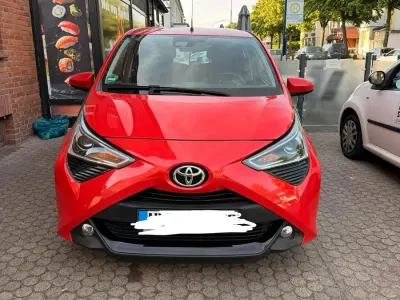 Gebraucht Toyota Aygo 77 PS (56 kW) 2021 Rot Kleinwagen
