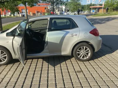 Gebraucht Toyota Auris 97 PS (71 kW) 2008 Silber Kleinwagen